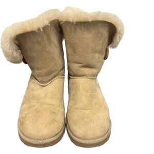 UGG Australia Bailey Button Short Boots – Chestnut – Women’s US 8